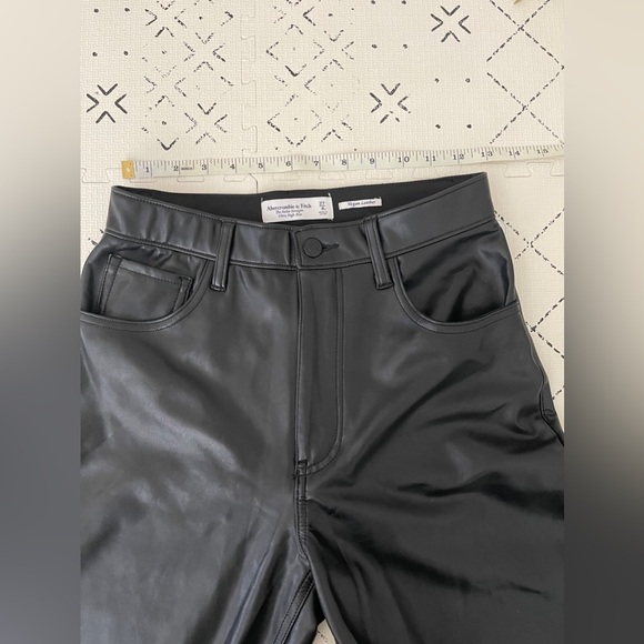 Abercrombie & Fitch‎ The Ankle Straight Ultra High Rise Faux Leather pants - Picture 7 of 10